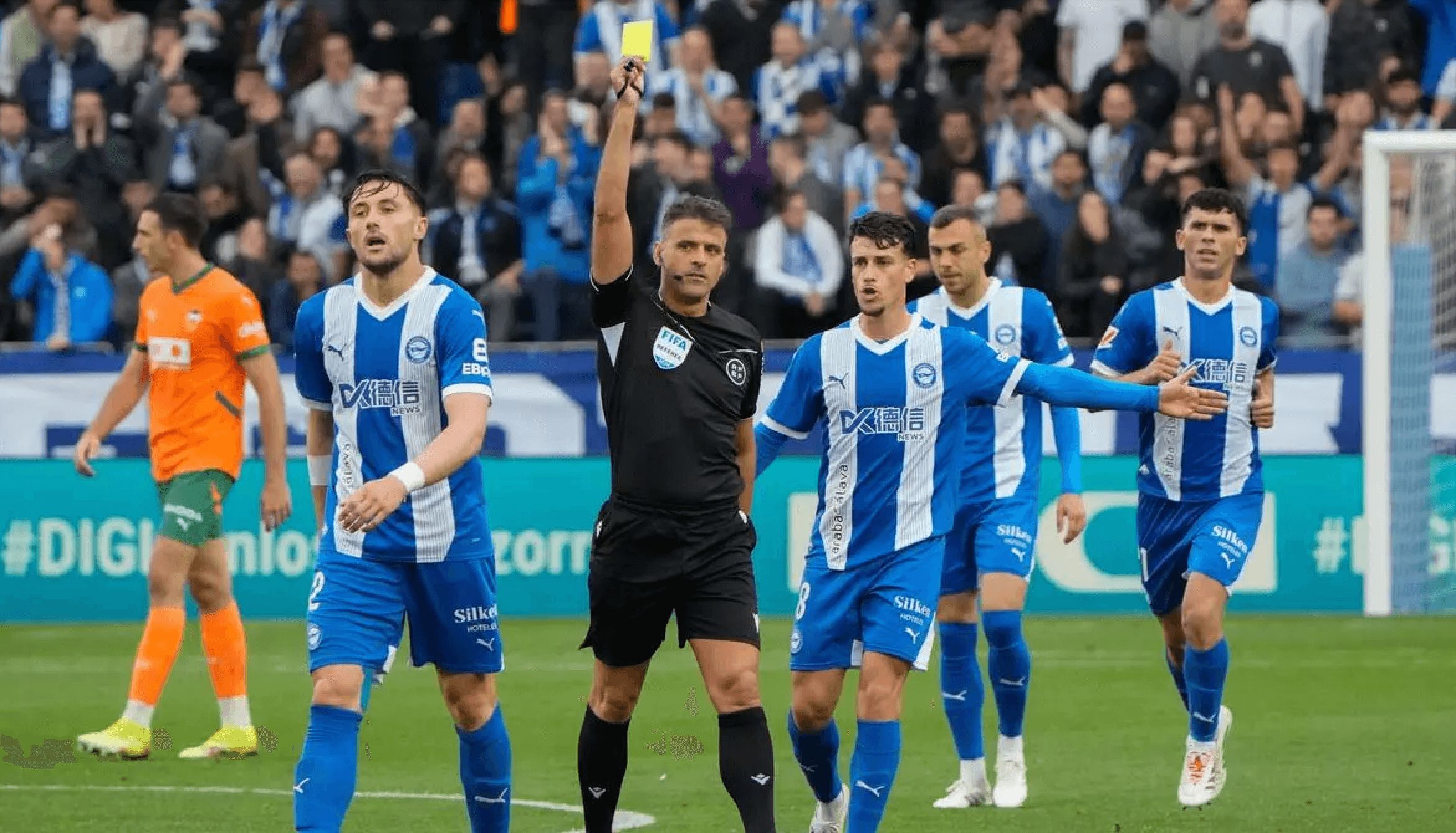 Gil Manzano en el Alavés-Valencia