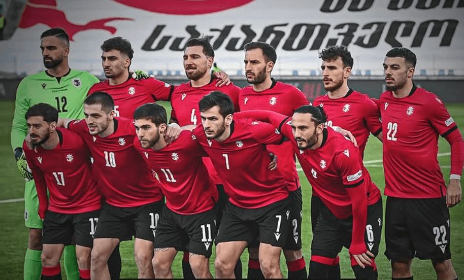 Giorgi Mamardashvili fue titular ante Armenia