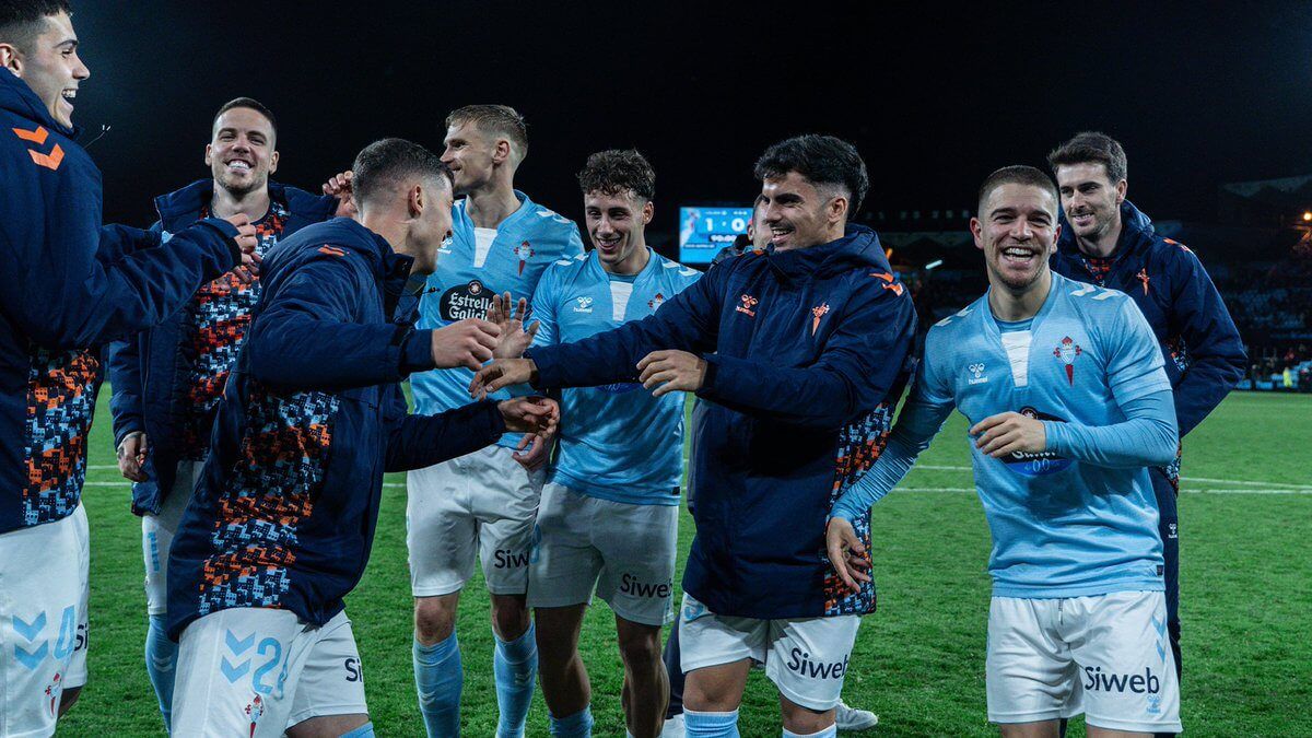 Los jugadores del Celta celebran la victoria ante el CA Osasuna.