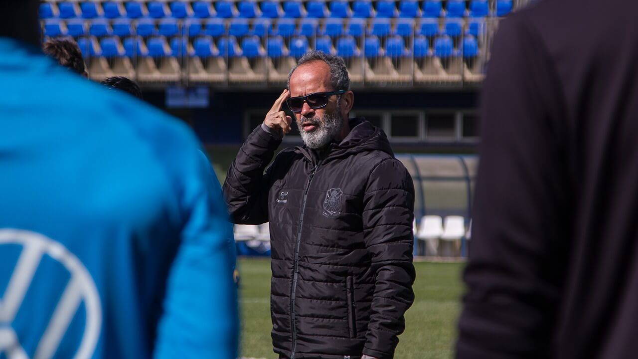  Álvaro Cervera dirige una sesión de entrenamiento.