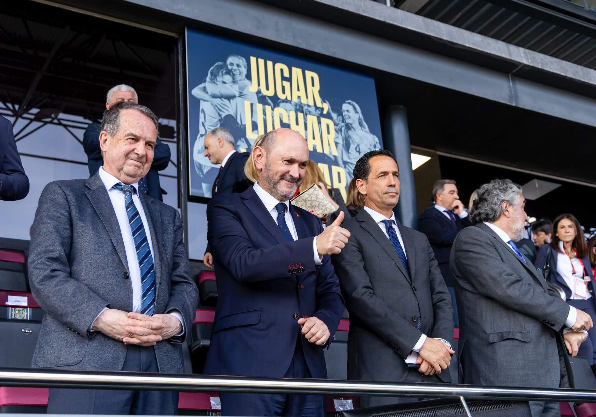 Abel Caballero y Rafael Louzán, en Balaídos con la selección femenina.