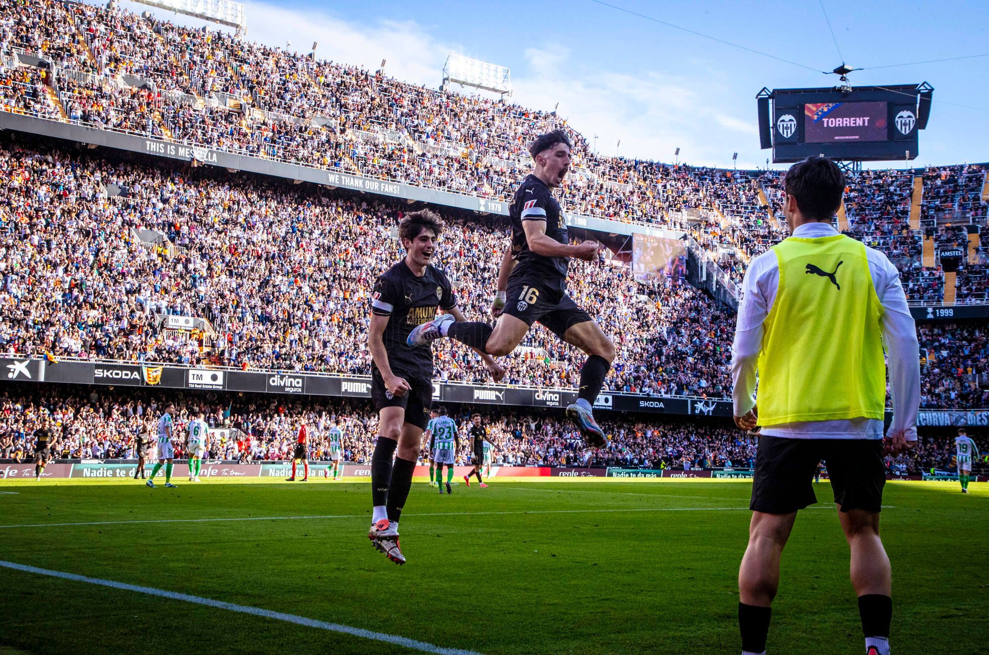 Gol de Diego López al Real Betis en Mestalla.