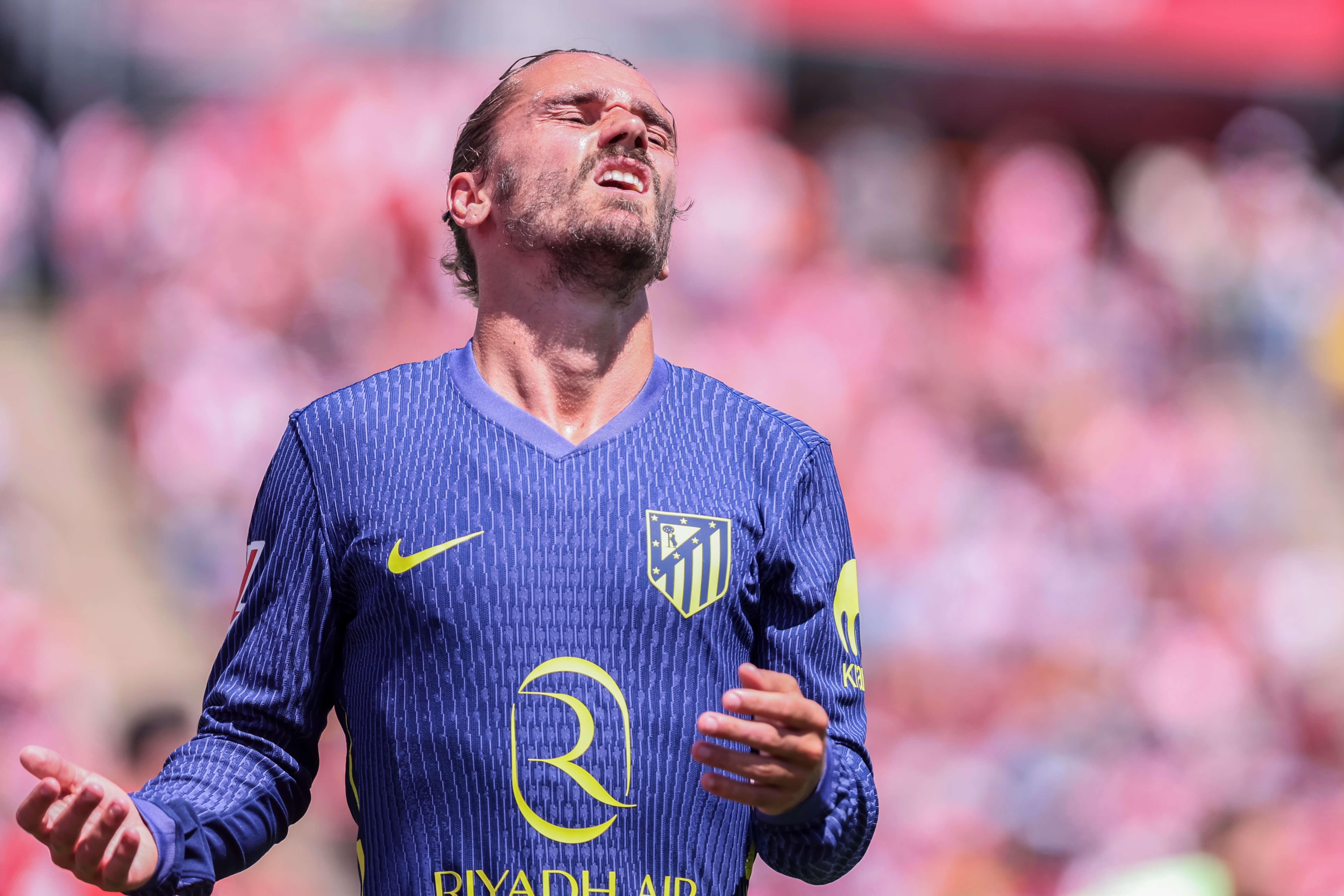  Griezmann se lamenta tras una ocasión fallada ante el PSG (Europa Press)