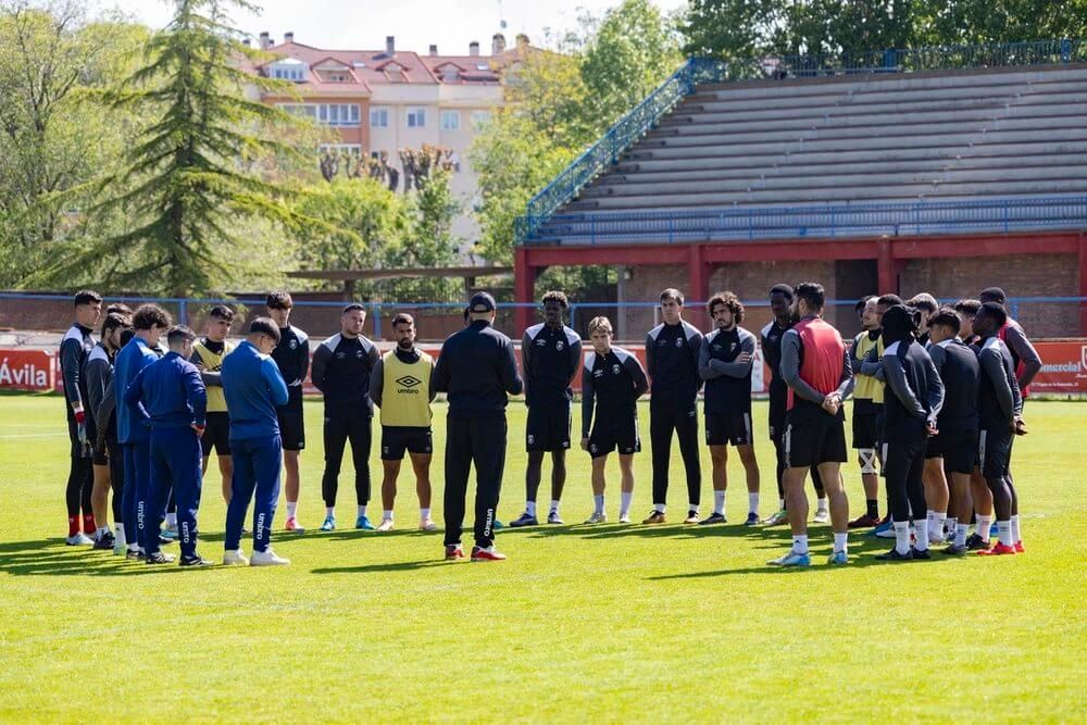  Víctor Valdés, en un entrenamiento con el Real Ávila