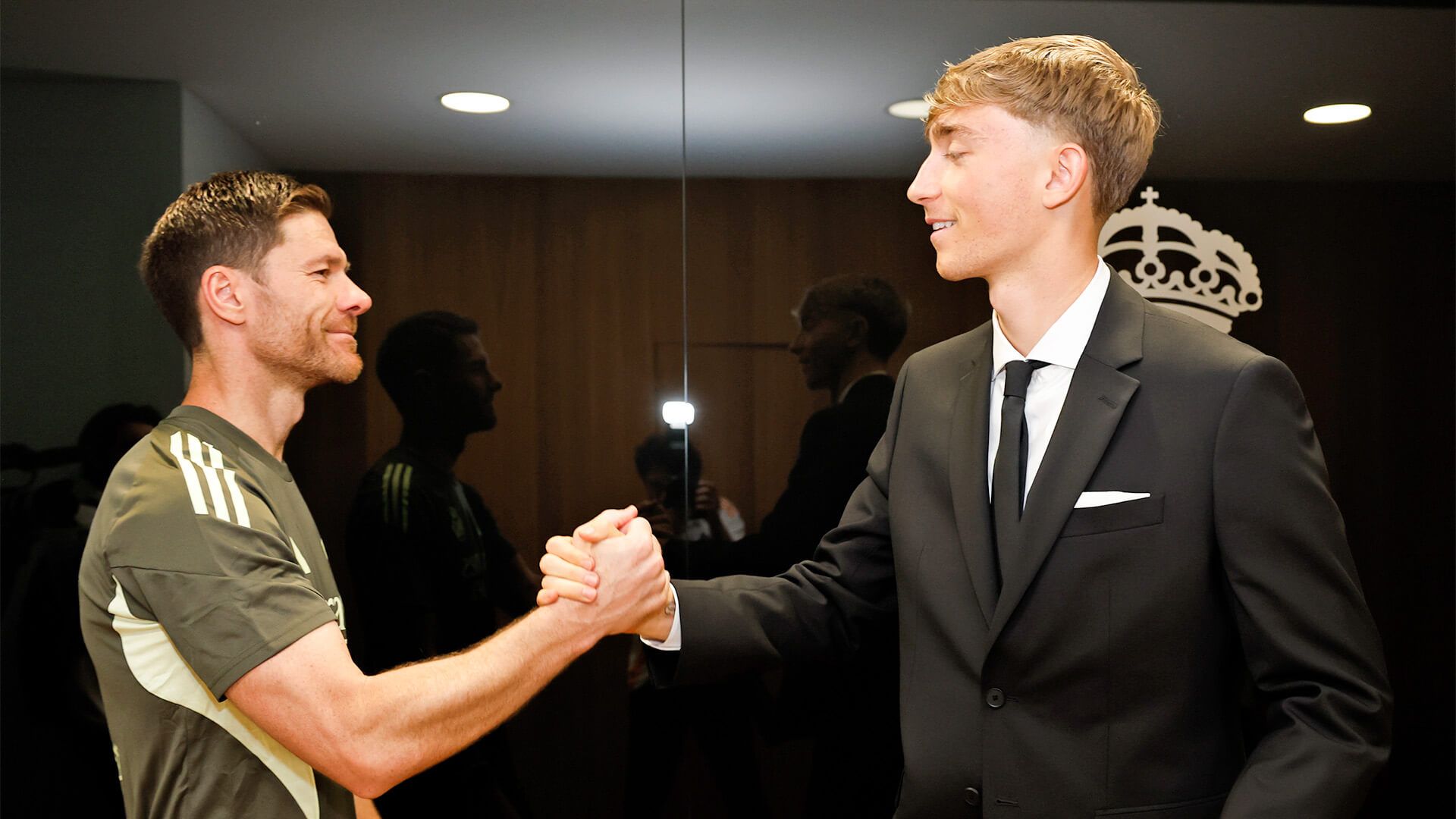 Xabi Alonso con Dean Huijsen (Real Madrid)