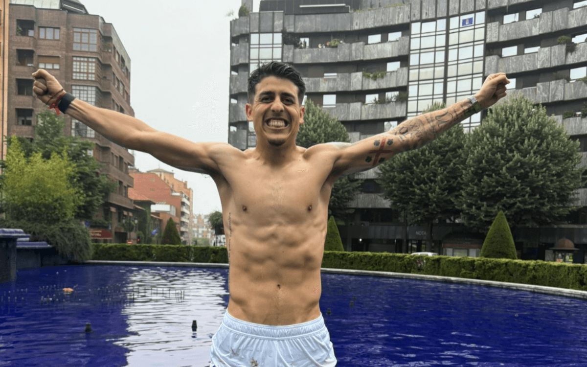  Santiago Colombatto en la fiesta del ascenso.