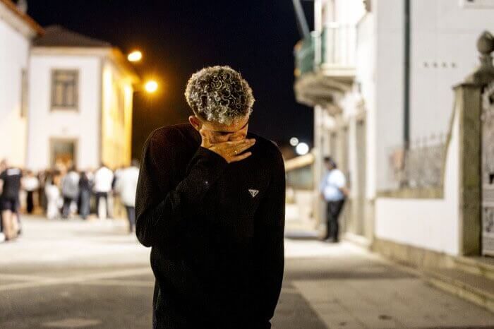 Luis Díaz llorando en la misa por Diogo Jota (O Jogo)