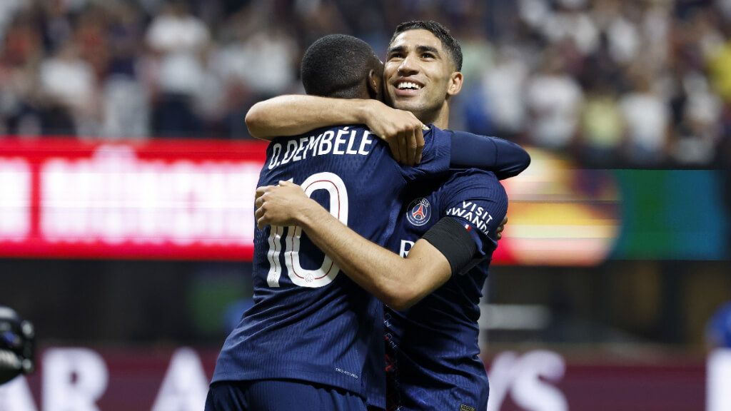  Hakimi y Dembéle celebrando el segundo gol ante el Bayern (EFE)