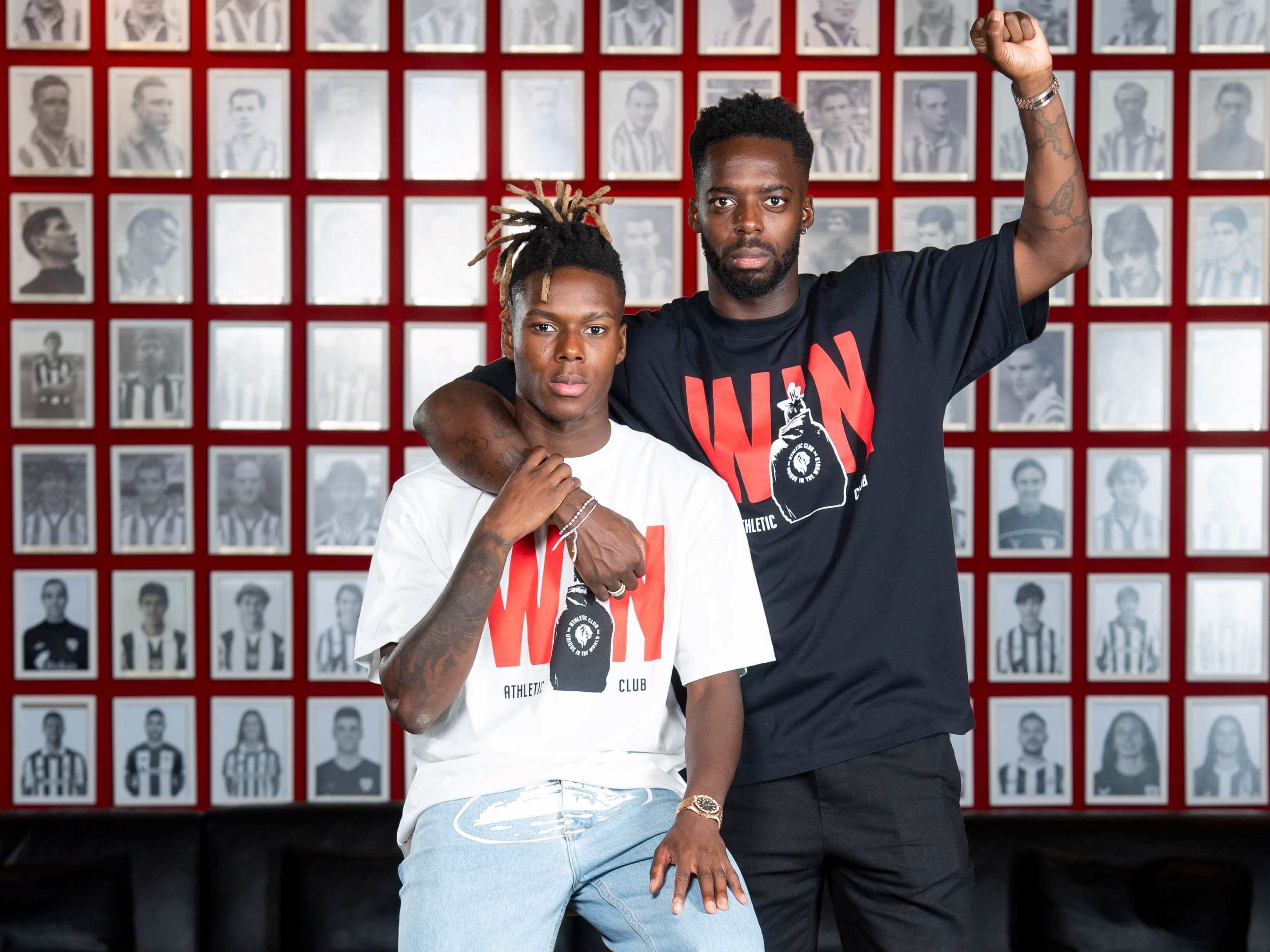 Iñaki y Nico Williams posan juntos tras renovar el Junior su contrato en San Mamés.