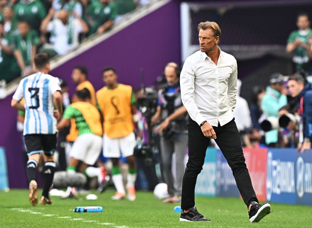  Herve Renard dirige el encuentro ante Argentina.