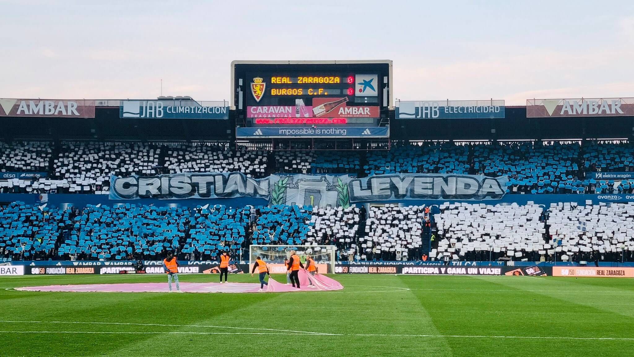  El tifo para Cristian Álvarez en su homenaje en La Romareda.