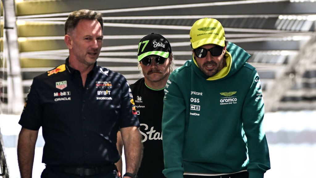 Christian Horner, Valtteri Bottas y Fernando Alonso (Fuente: Cordon Press)
