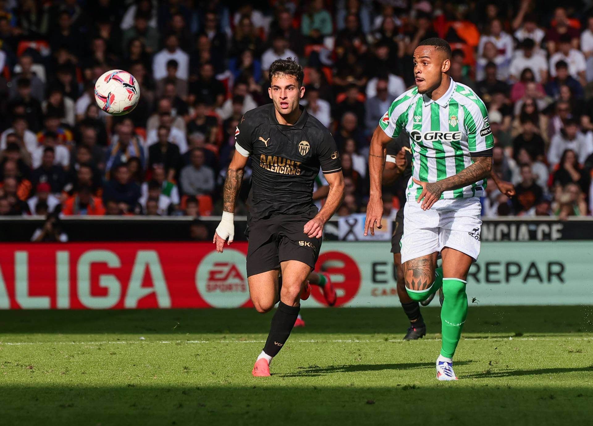  Hugo Duro, ante el Real Betis, rival que vendrá en noviembre a Mestalla.