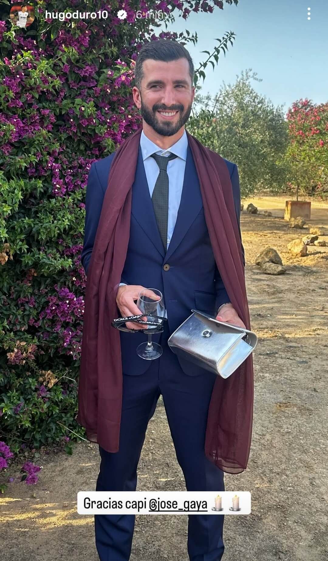 Hugo Duro bromea con Gayà