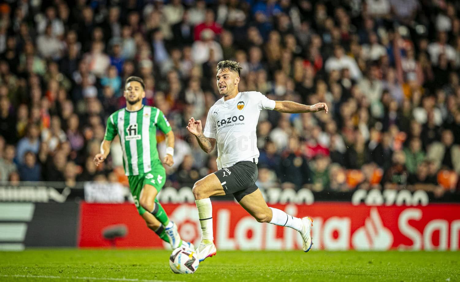  Hugo Duro, en el Valencia CF - Betis.
