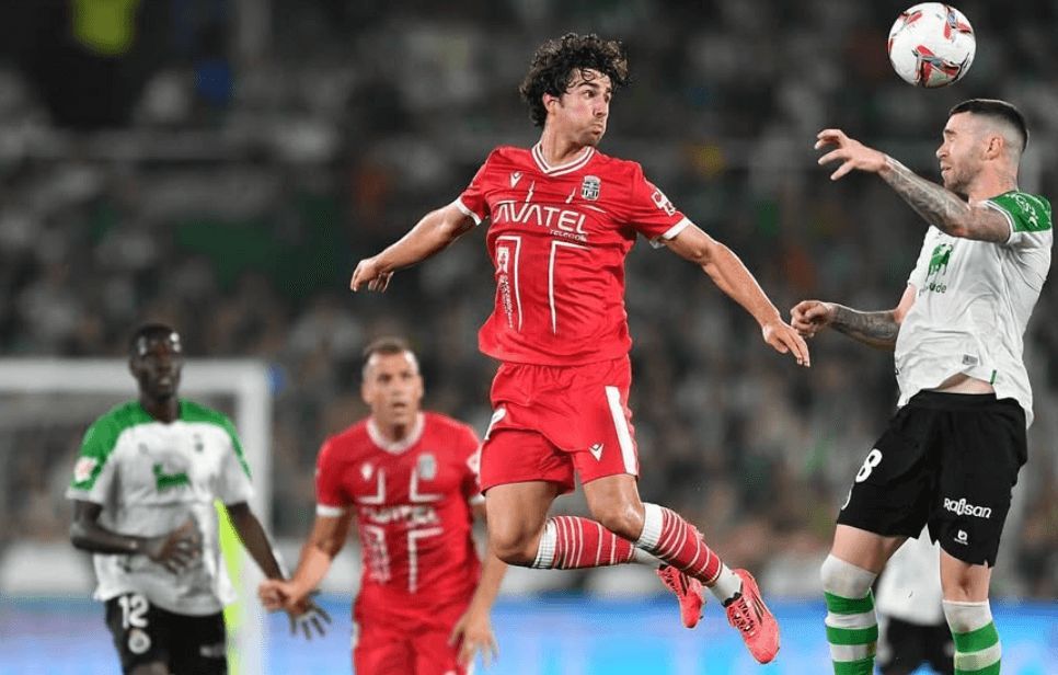  Hugo González jugando con el Cartagena