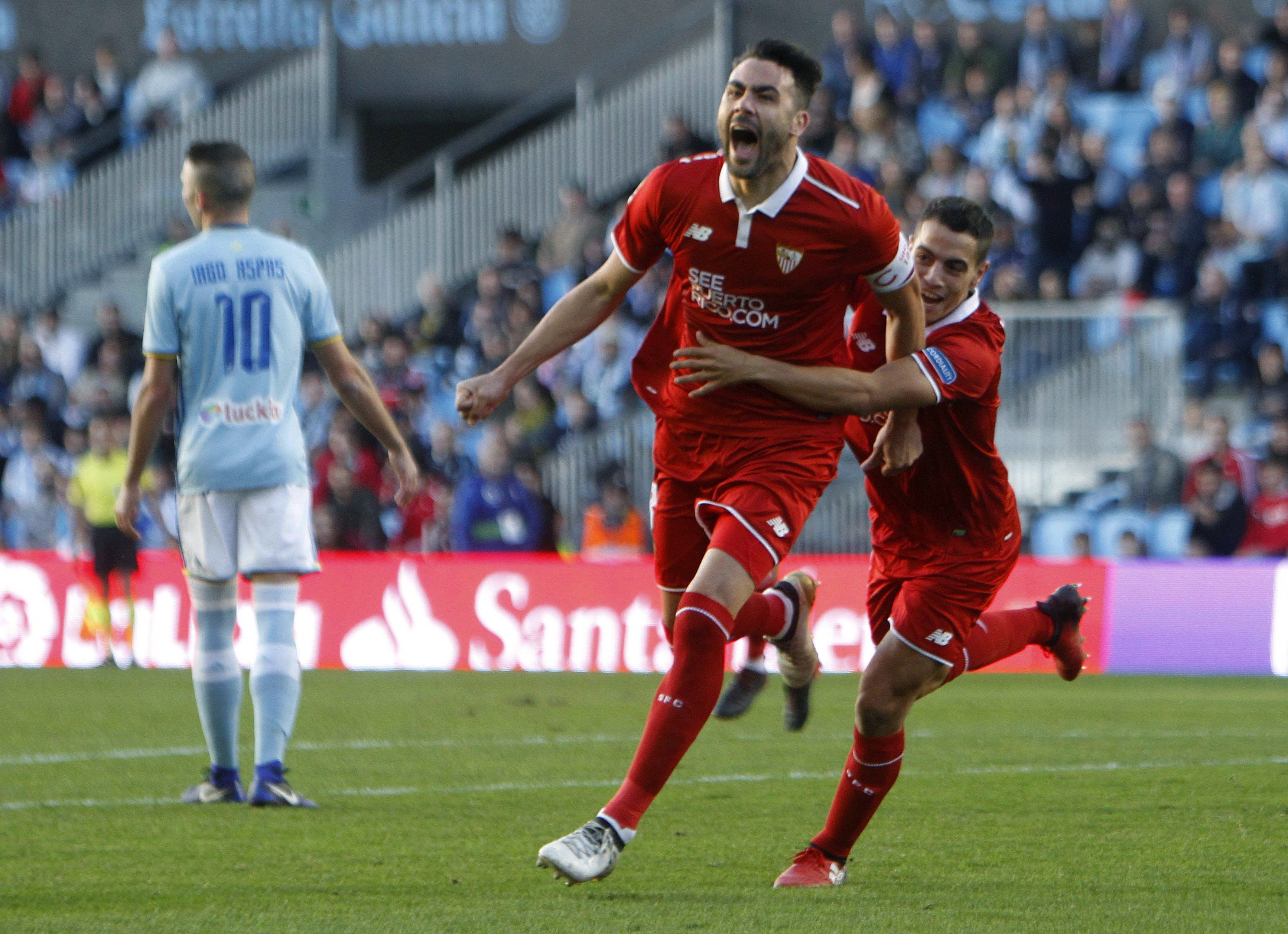 Vicente Iborra celebra un gol en un Celta-Sevilla.