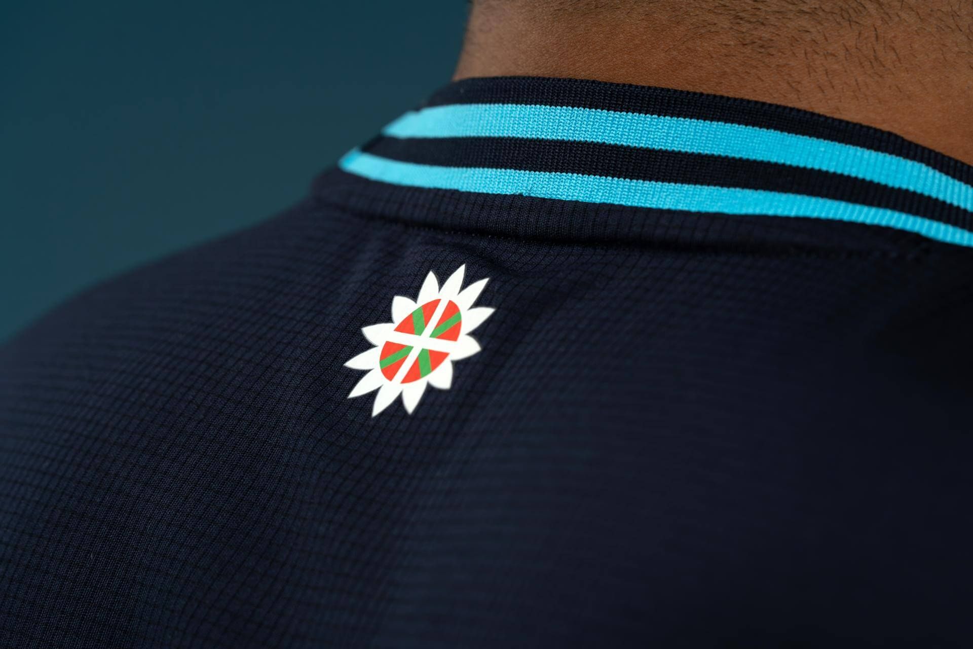  La ikurriña y el eguzkilore en la segunda camiseta para la temporada 2025-2026.