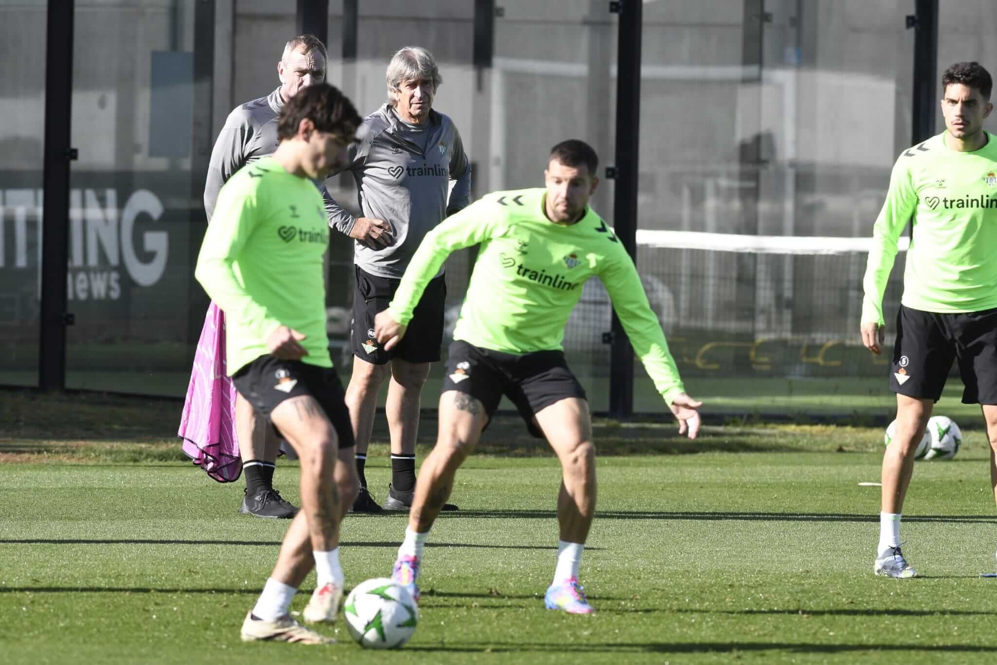 Aitor Ruibal, ante Manuel Pellegrini.