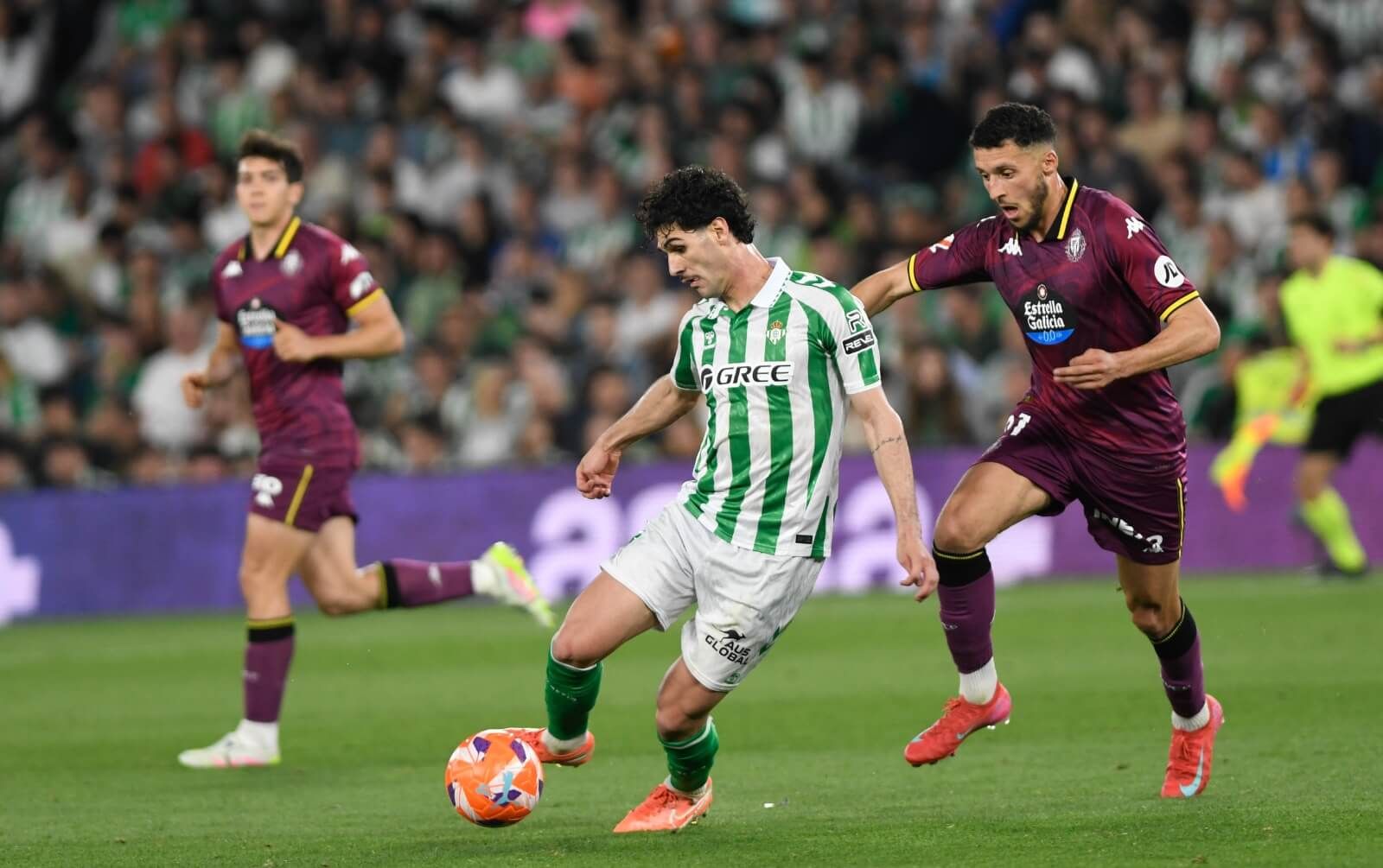  Jhonny Cardoso, ante el Real Valladolid.