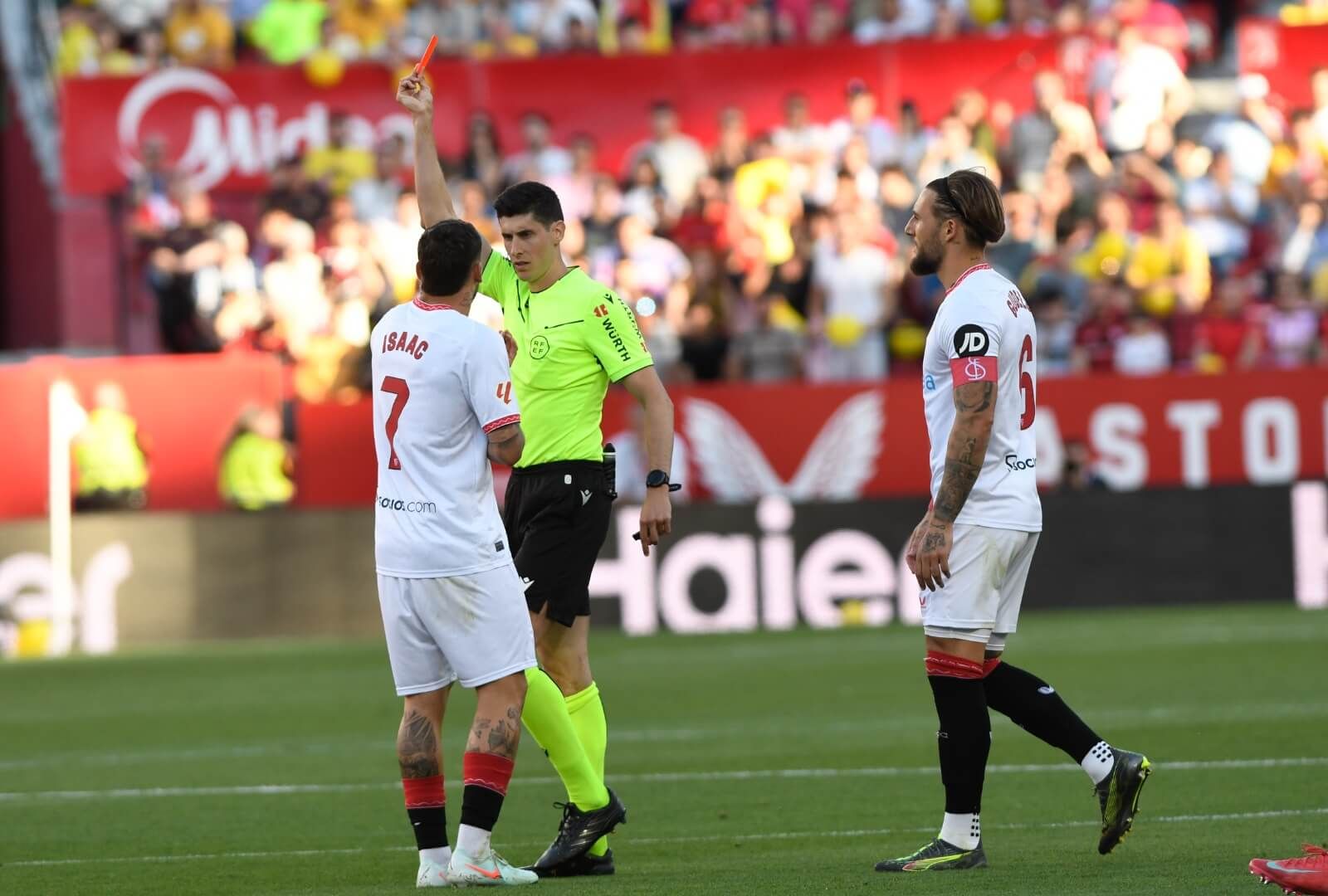 Las protestas de Isaac Romero a Busquets Ferrer.