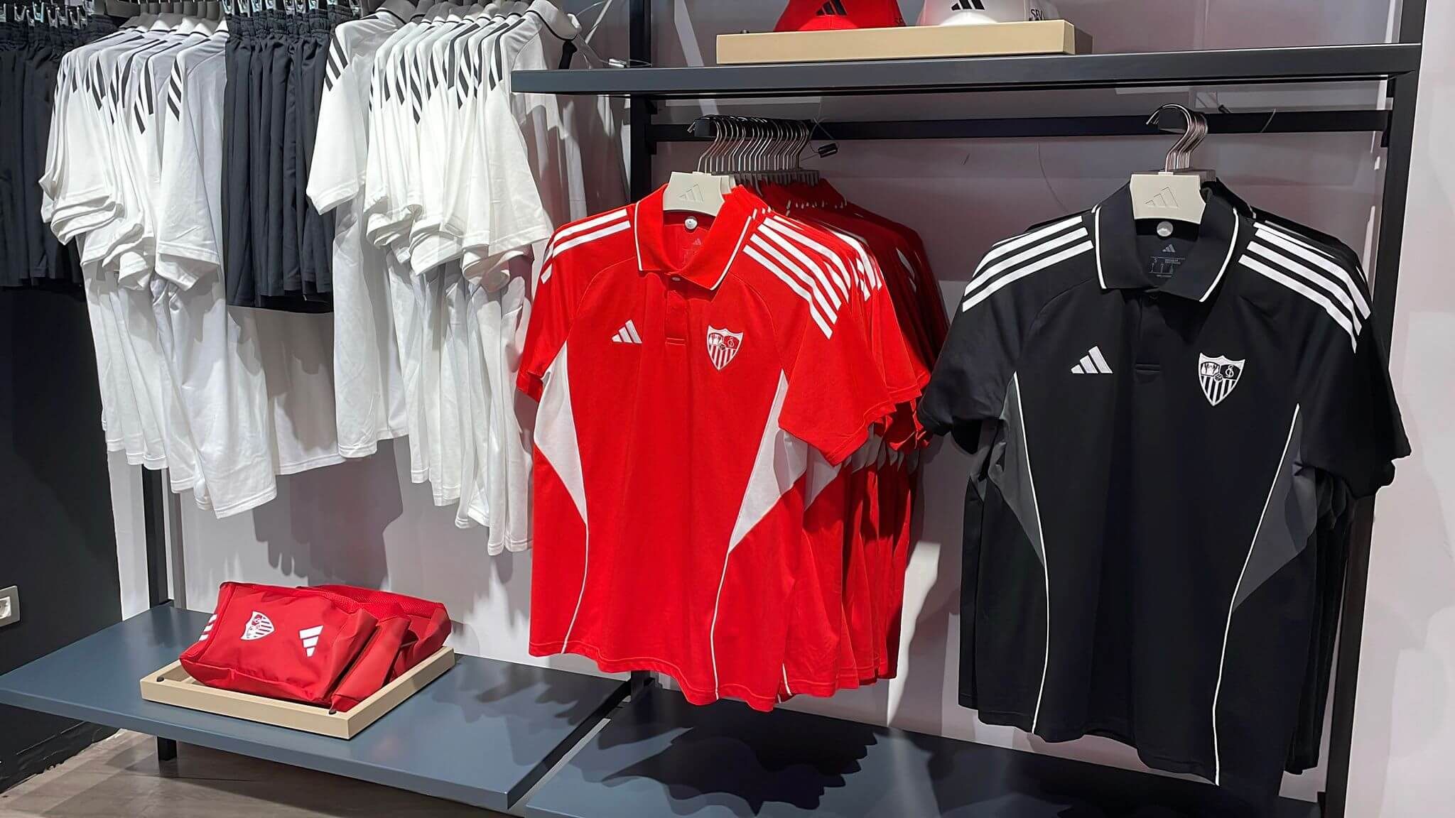  Los polos presentados por Adidas.