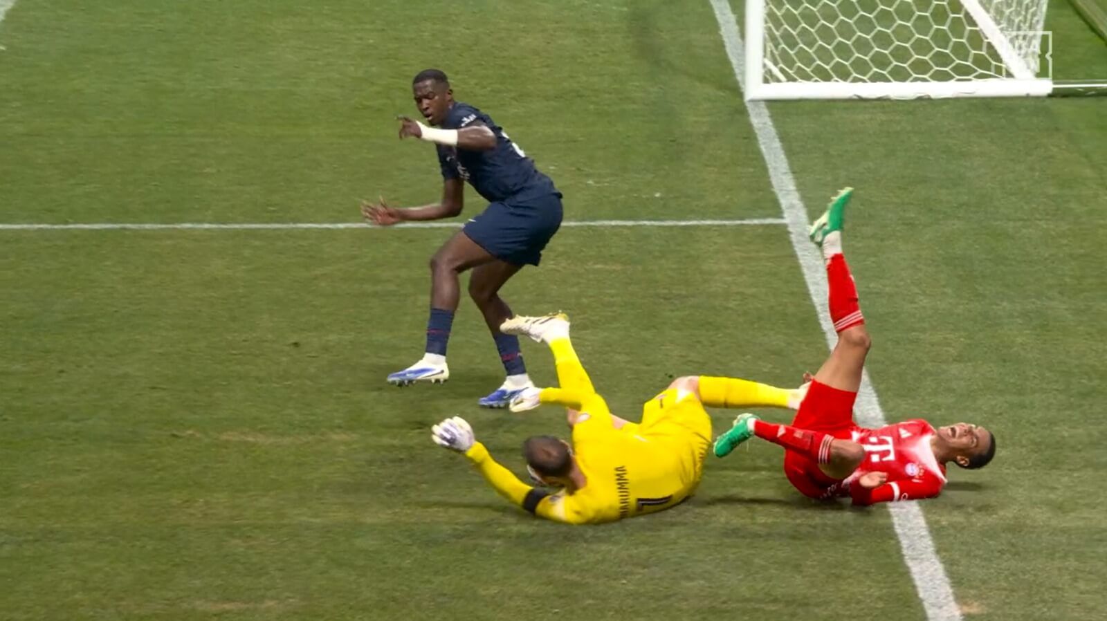 El momento de la lesión de Musiala con Donnarumma (Captura de 'DAZN')