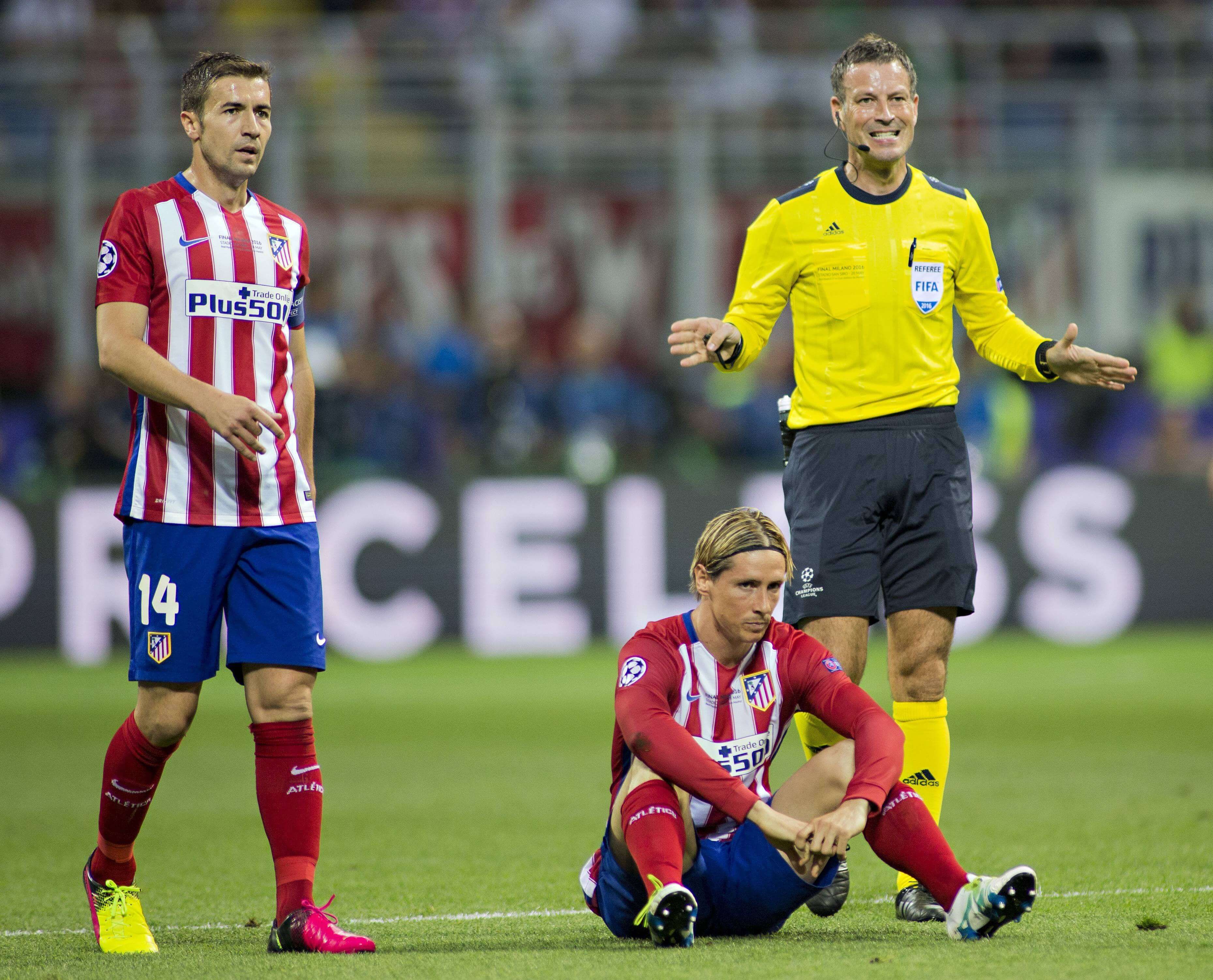  Fernando Torres y Gabi tras la final de la Champions 2016