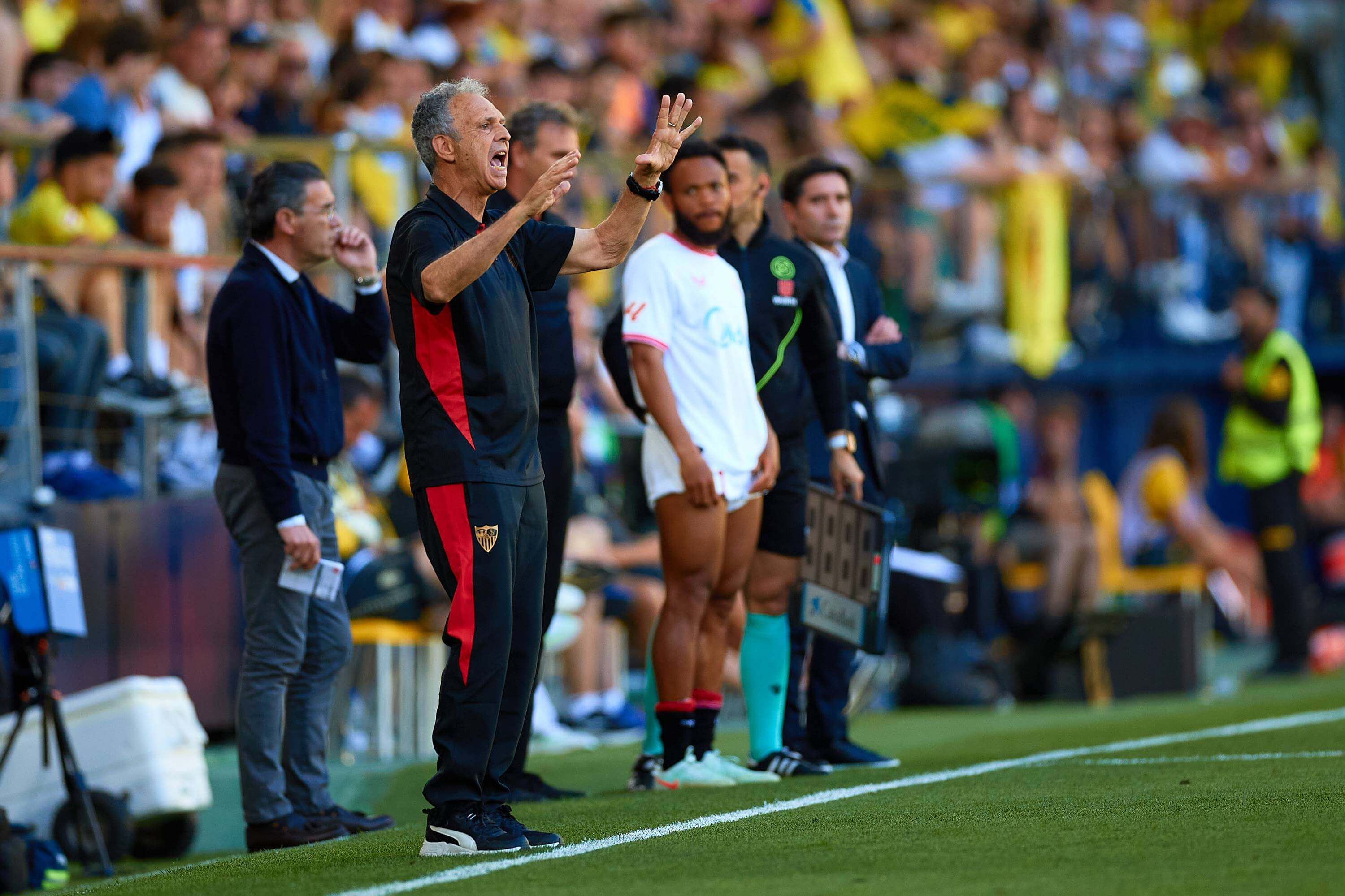  Joaquín Caparrós, ante el Villarreal.