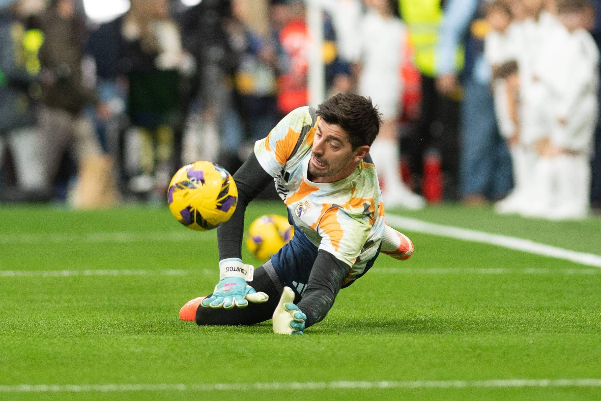 Thibaut Courtois, en el calentamiento del partido contra el Girona (Cordon Press)
