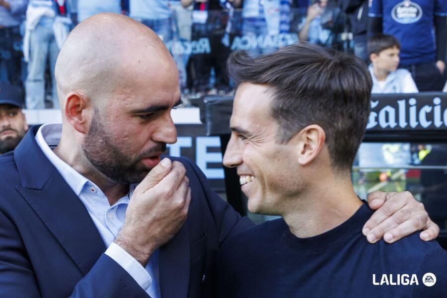  Claudio Giráldez e Íñigo Pérez se saludan antes del Celta-Rayo.