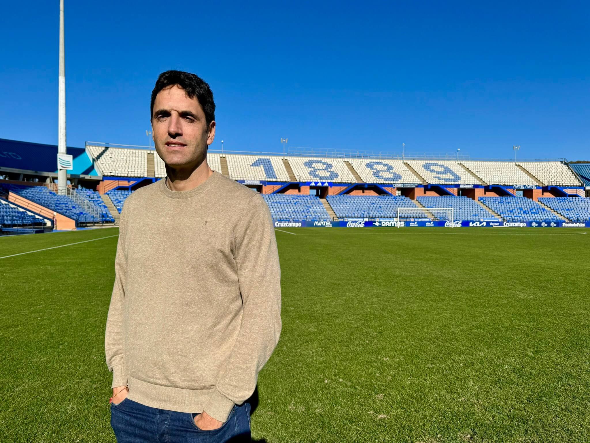 Íñigo Vélez, en su presentación como entrenador del Recre.