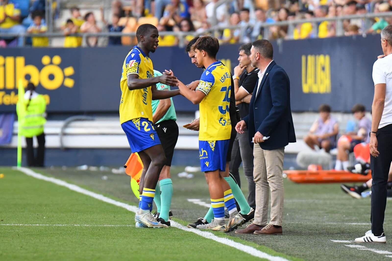  Ismael Álvarez entra por Diakité en el Cádiz.