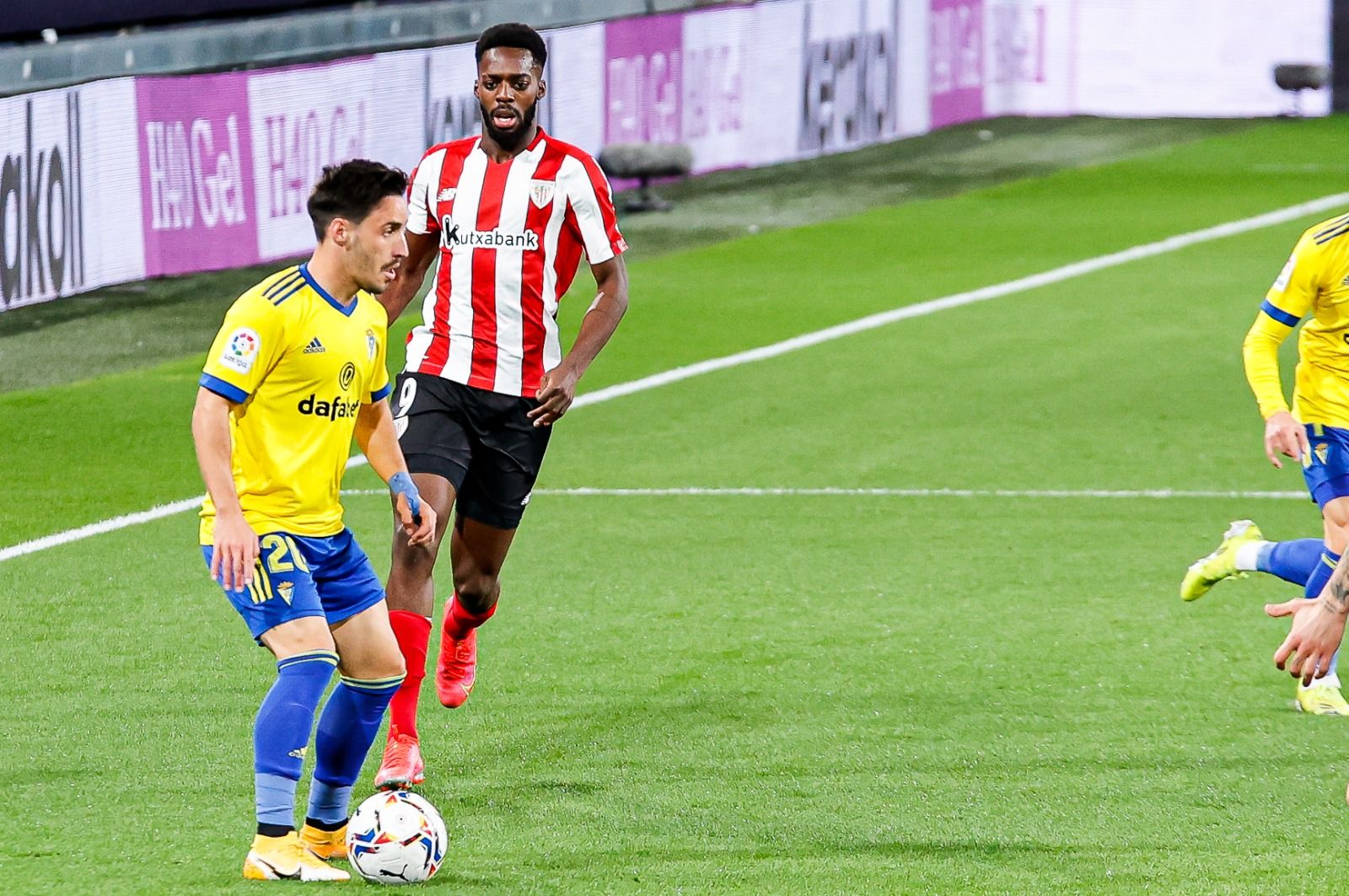  Iza Carcelén, durante el Cádiz-Athletic.