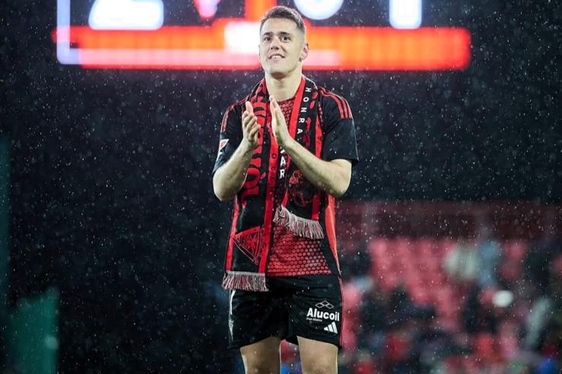  Urko Izeta, delantero cedido por el Athletic Club en Anduva.