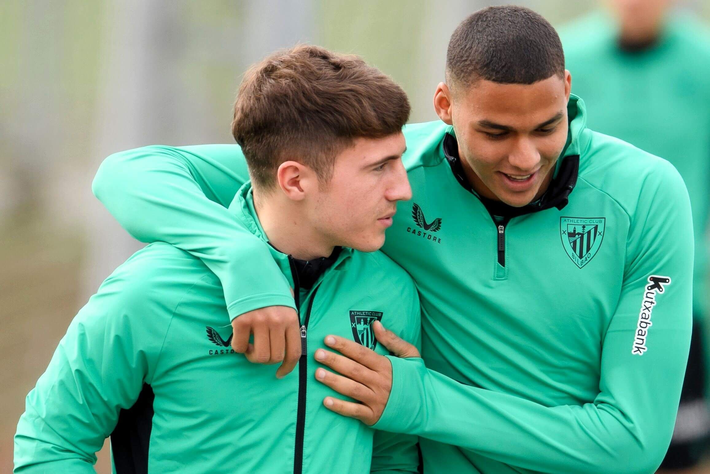  Buen ambiente entre Mikel Jauregizar y Maroan Sannadi en Lezama.