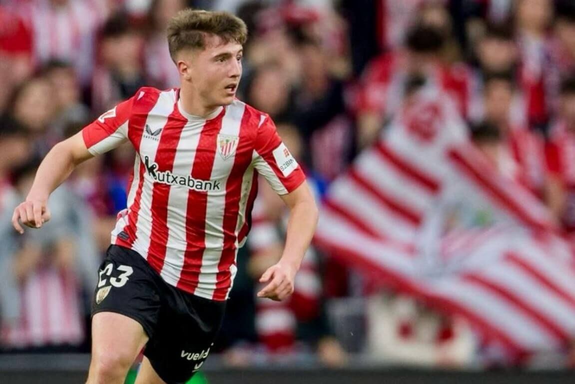  Mikel Jauregizar la lleva en el derbi ante el CA Osasuna en San Mamés.