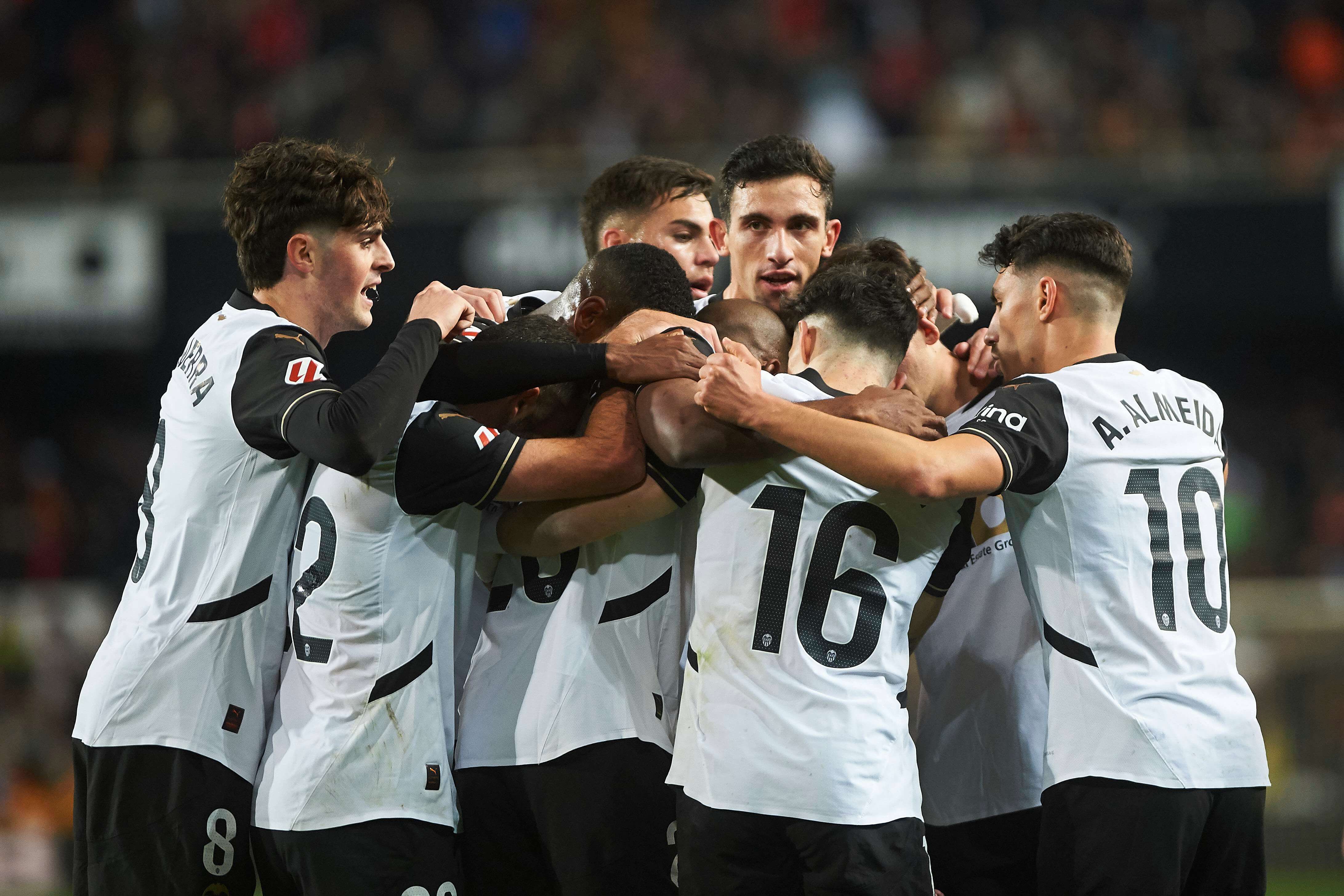  Javi Guerra, ante la Real Sociedad.