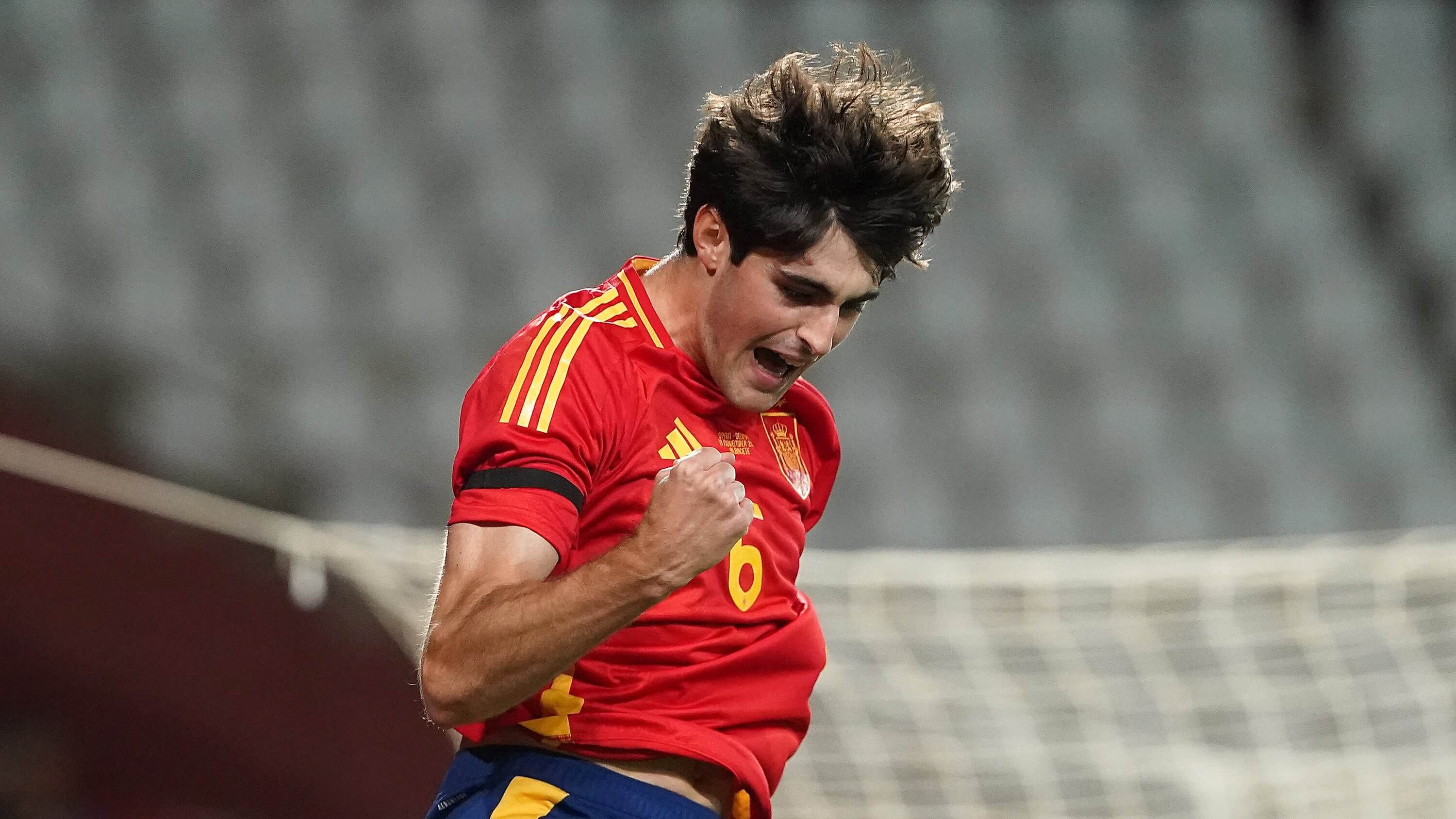 Javi Guerra marca con la sub 21