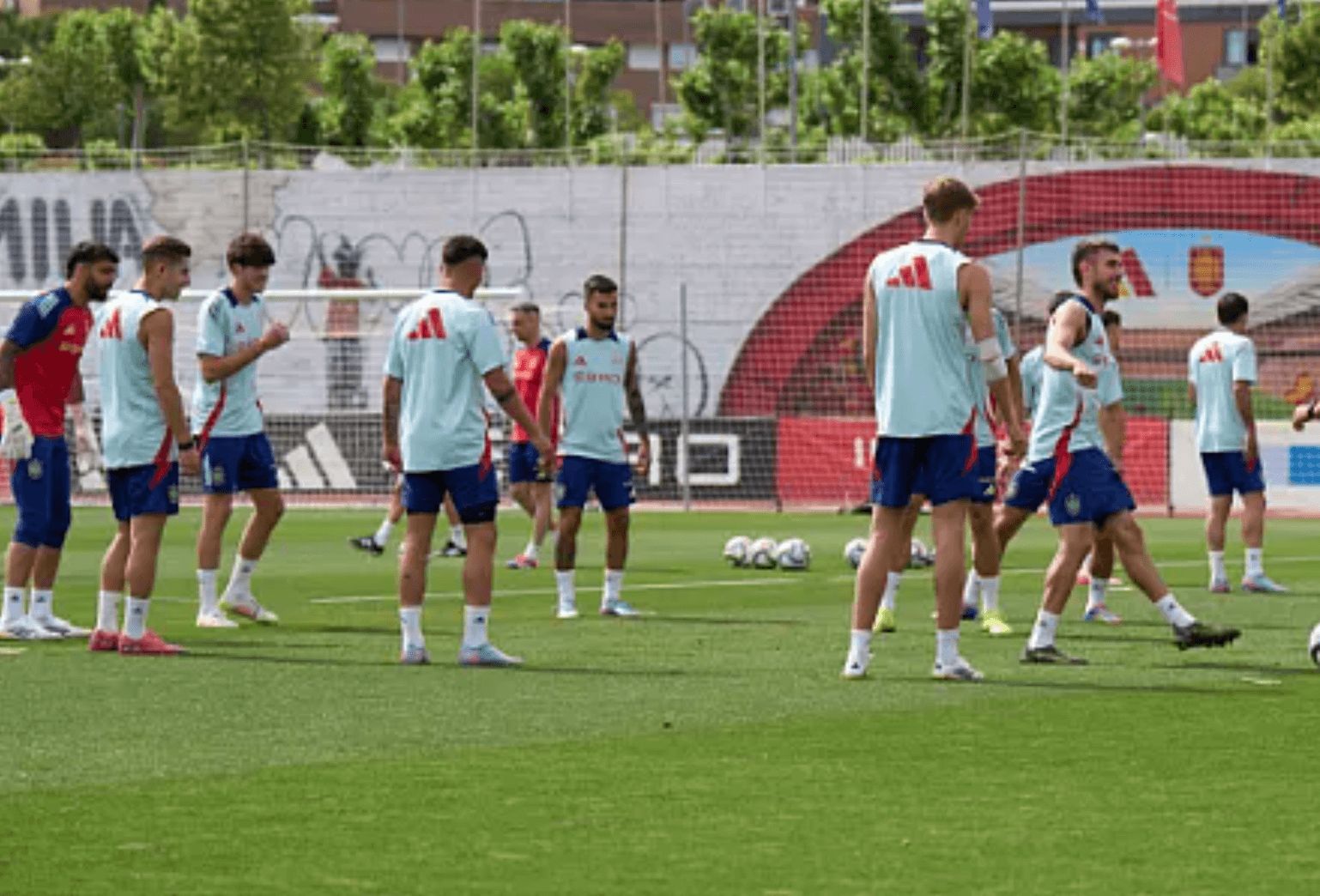 Javi Guerra y Diego López con el grupo