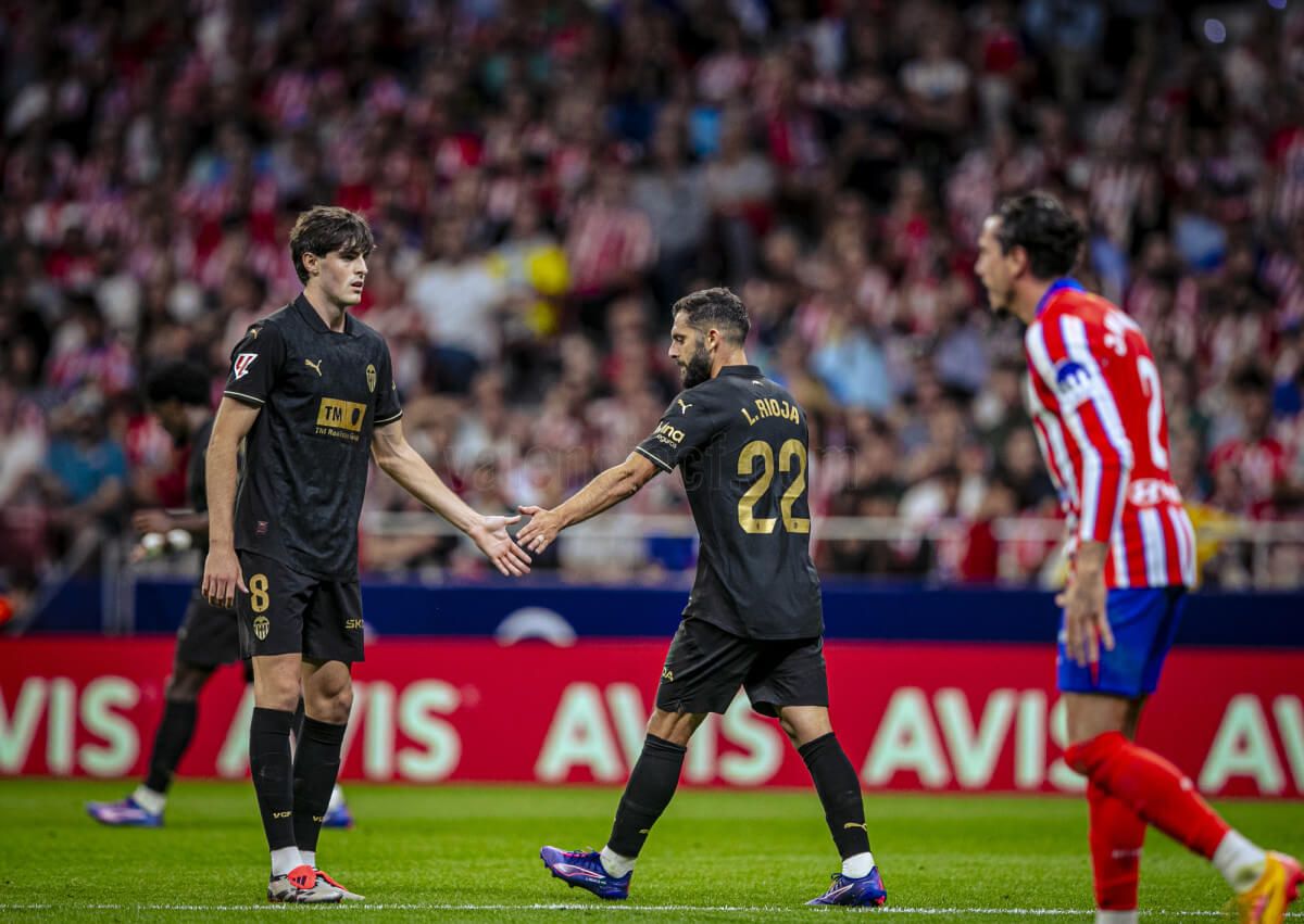 Javi Guerra y Luis Rioja, ante el Atlético.