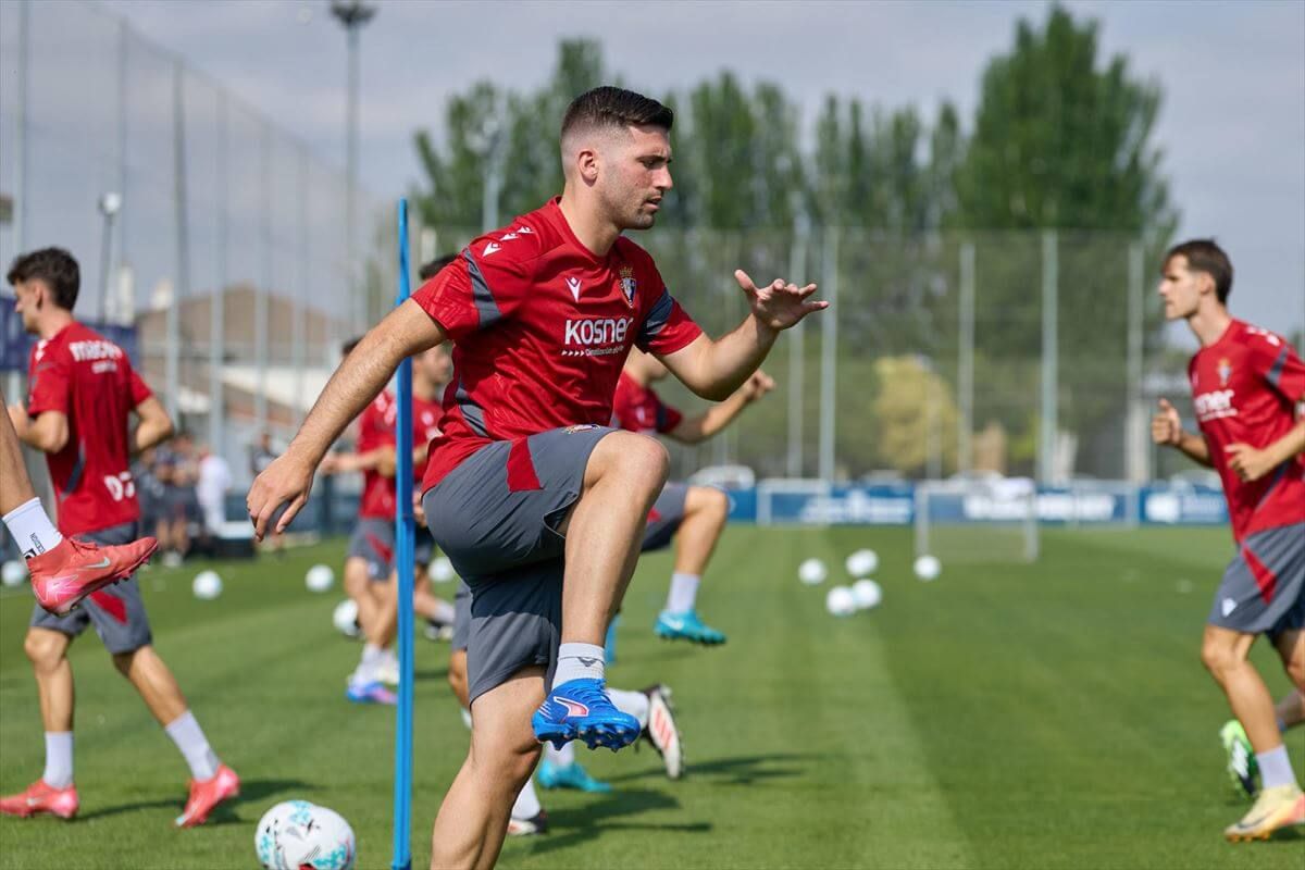  Jesús Areso, en un entrenamiento de pretemporada con Osasuna.
