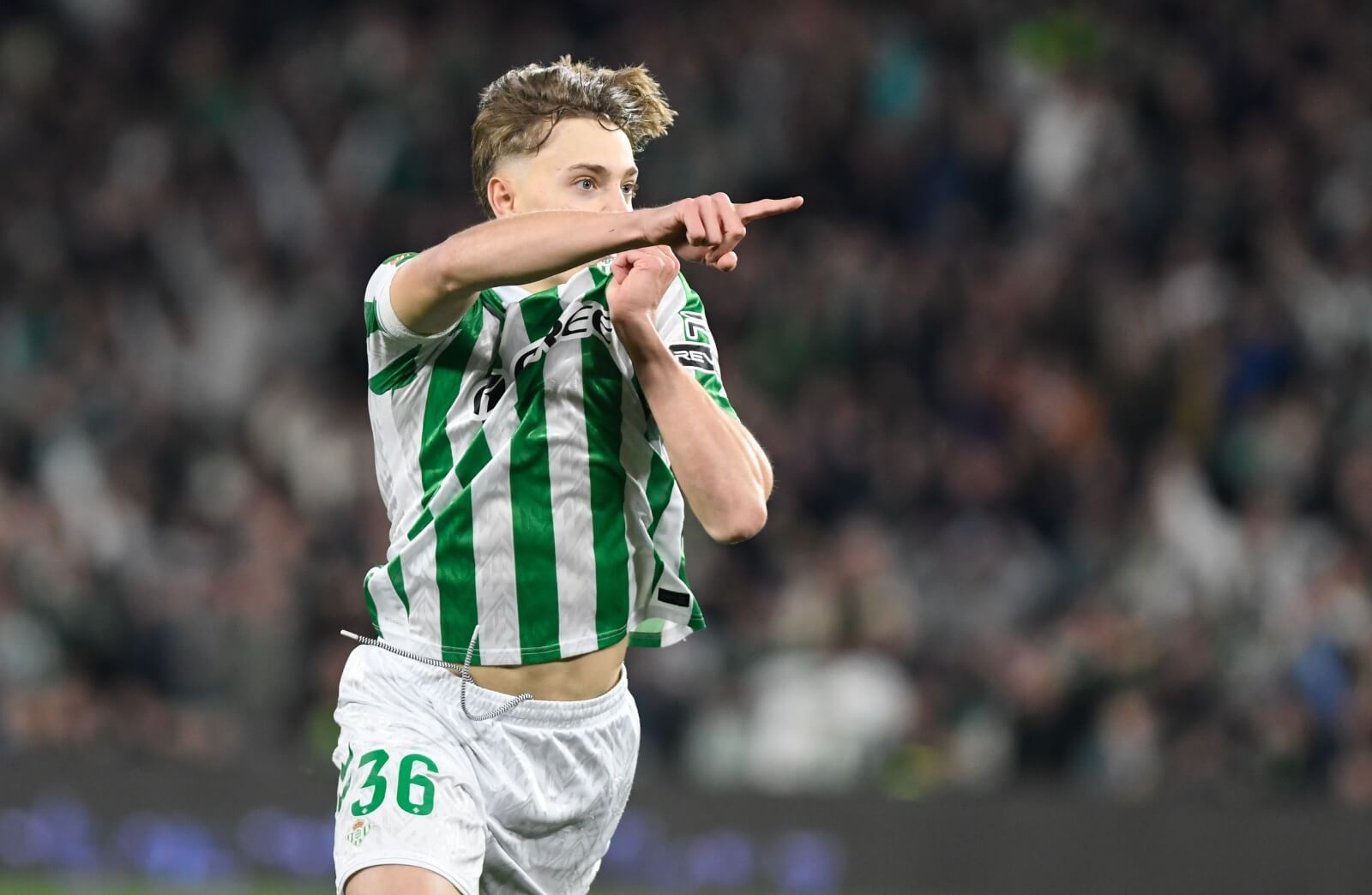 Jesús Rodríguez celebra su gol en el Betis-Alavés.