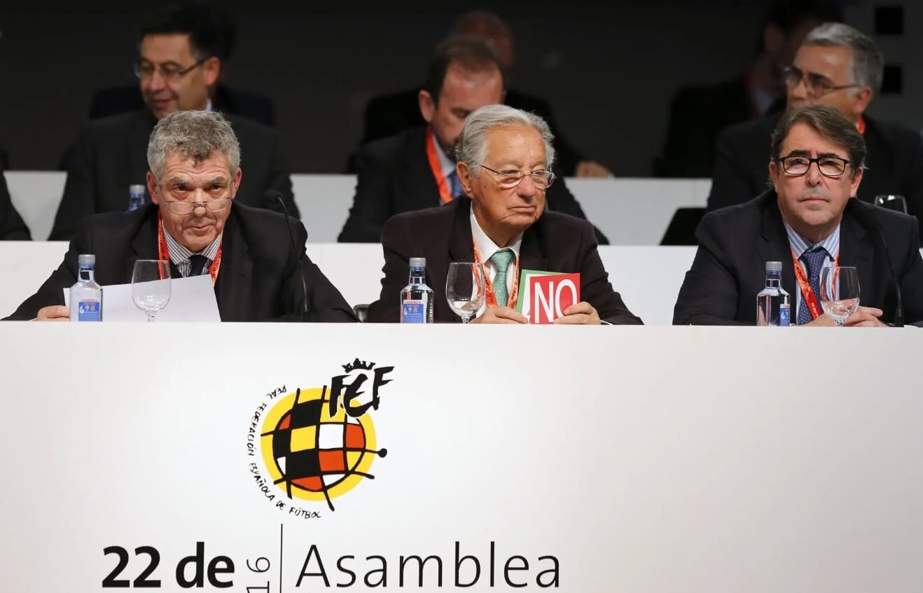  Juan Padrón, durante una Asamblea de la Real Federación Española de Fútbol.