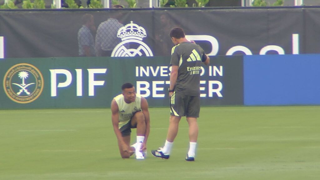 Kylian Mbappé y Xabi Alonso, en el entrenamiento del Real Madrid (ElDesmarque)