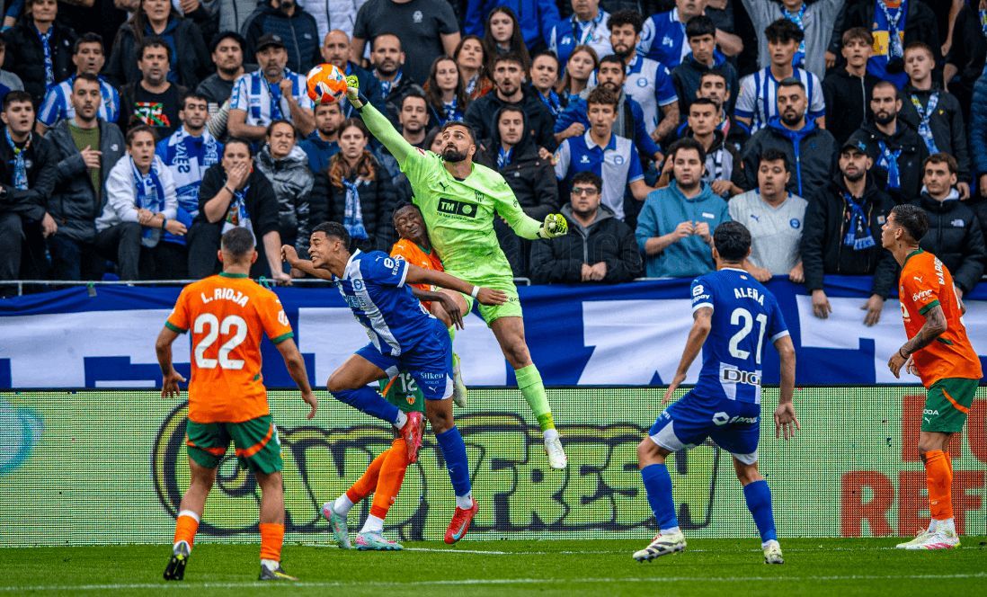 La acción del penalti de Mamardashvili en Mendizorroza