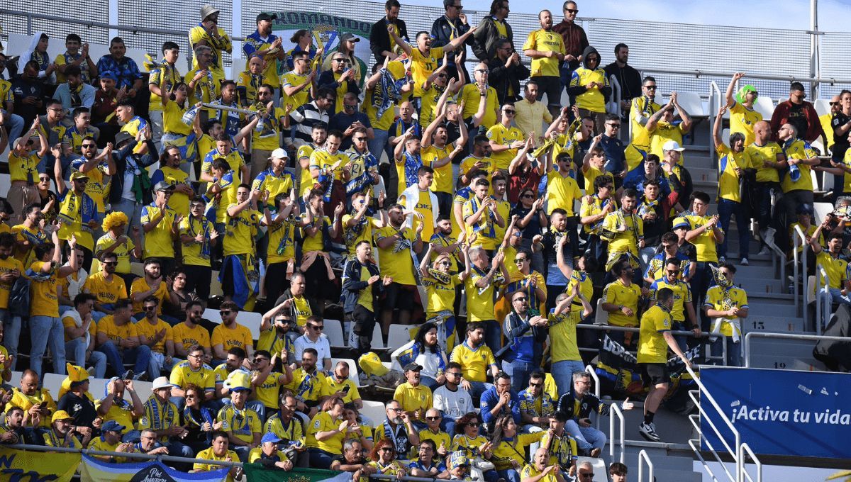  La afición del Cádiz, en Tenerife.
