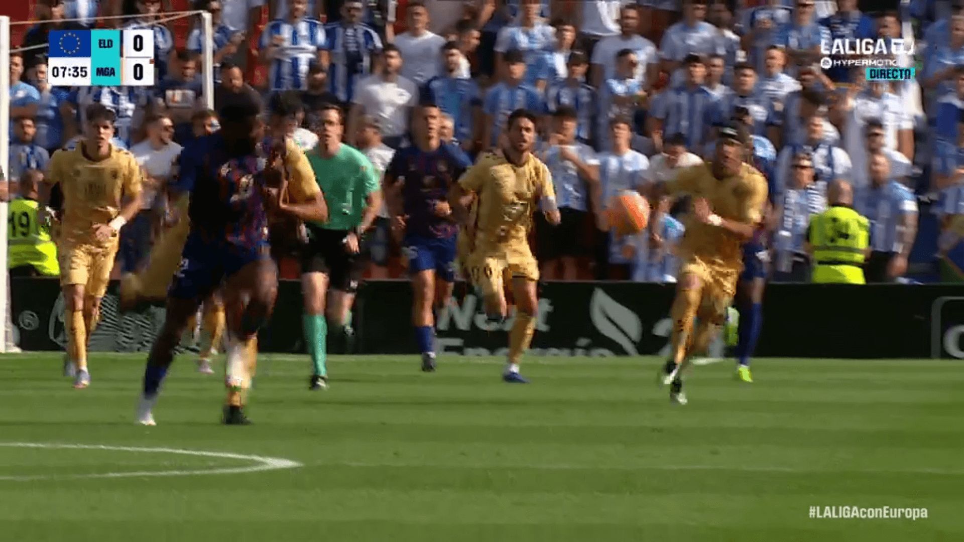 La polémica roja a Einar Galilea en el Eldense-Málaga.