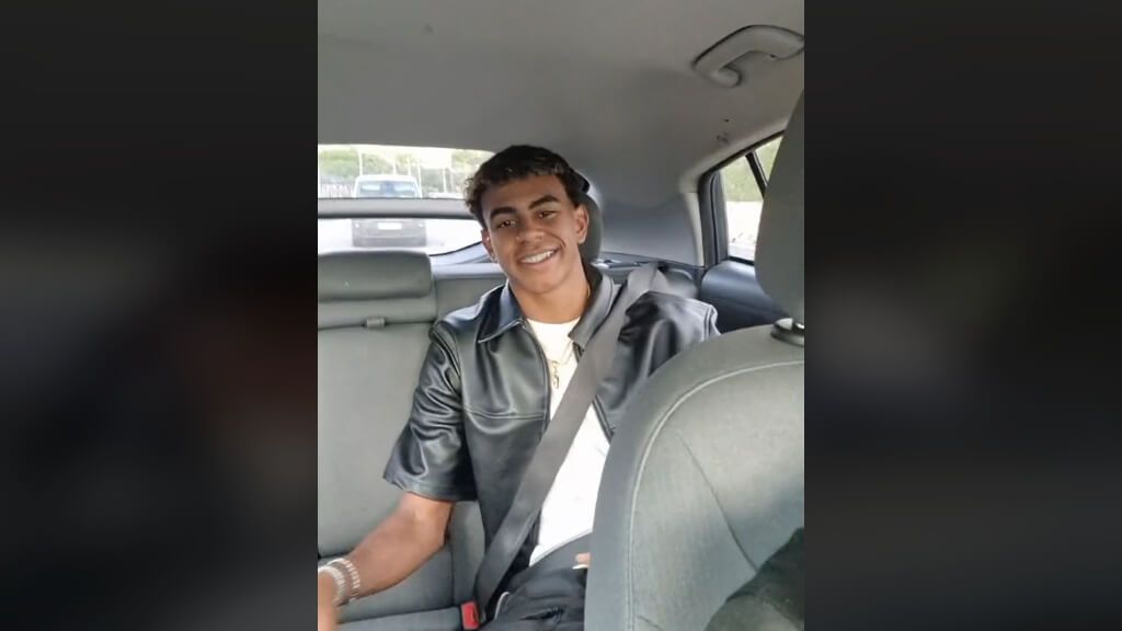  Lamine Yamal en un taxi (Captura de TikTok de @jesus_rosales10)