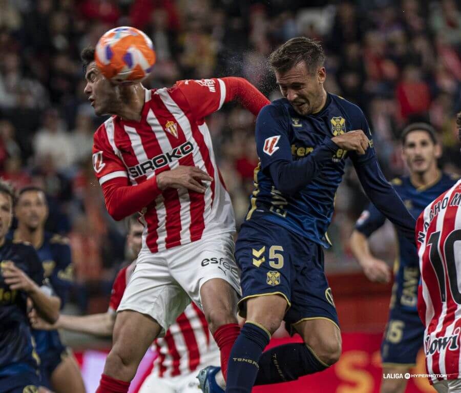  Lance del Sporting-Tenerife de la última jornada del campeonato.